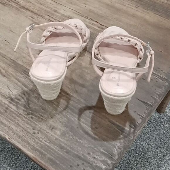 Bandolino "Jingle 3" sandal in color warm sand. 3" wedge heel. Size 11 NWT - Picture 8 of 9